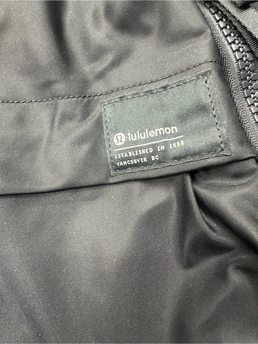 Lululemon Everyday Backpack 2.0 23L Black Travel Bottle Pocket Luggage Sleeve